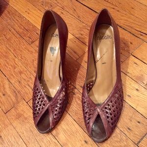 👠 NICOLE. Brown Woven Leather Heels